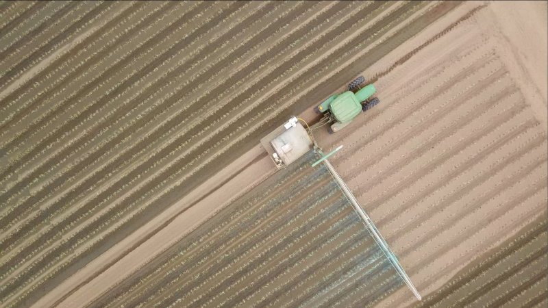 Truck implementing BFM for soil stabilisation